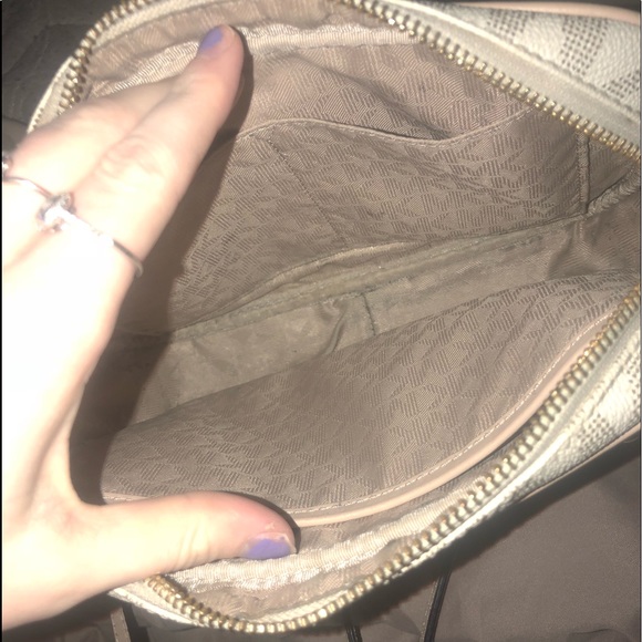 Michael Kors Large Jet Set Vanilla Crossbody - Picture 5 of 6